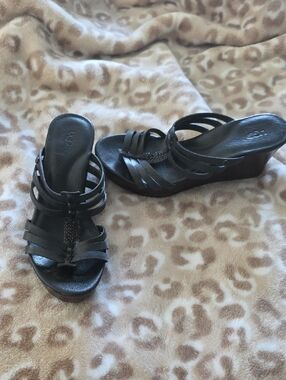 UGG Women's Black Multi-Strap Wedge Sandals